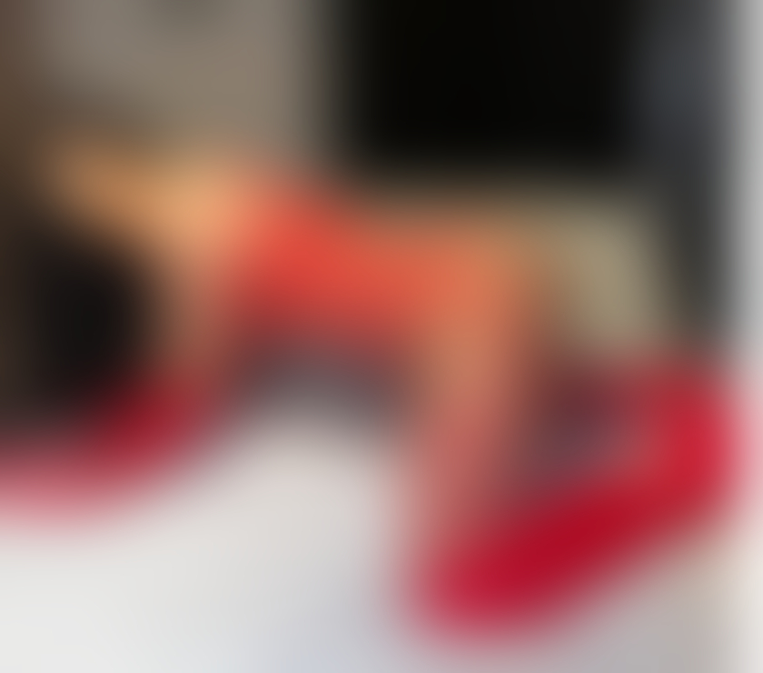 Escorts Surrey Reigate and Banstead - Photos for Feminine Juicy Smooth Model TRANS With Hard TOY